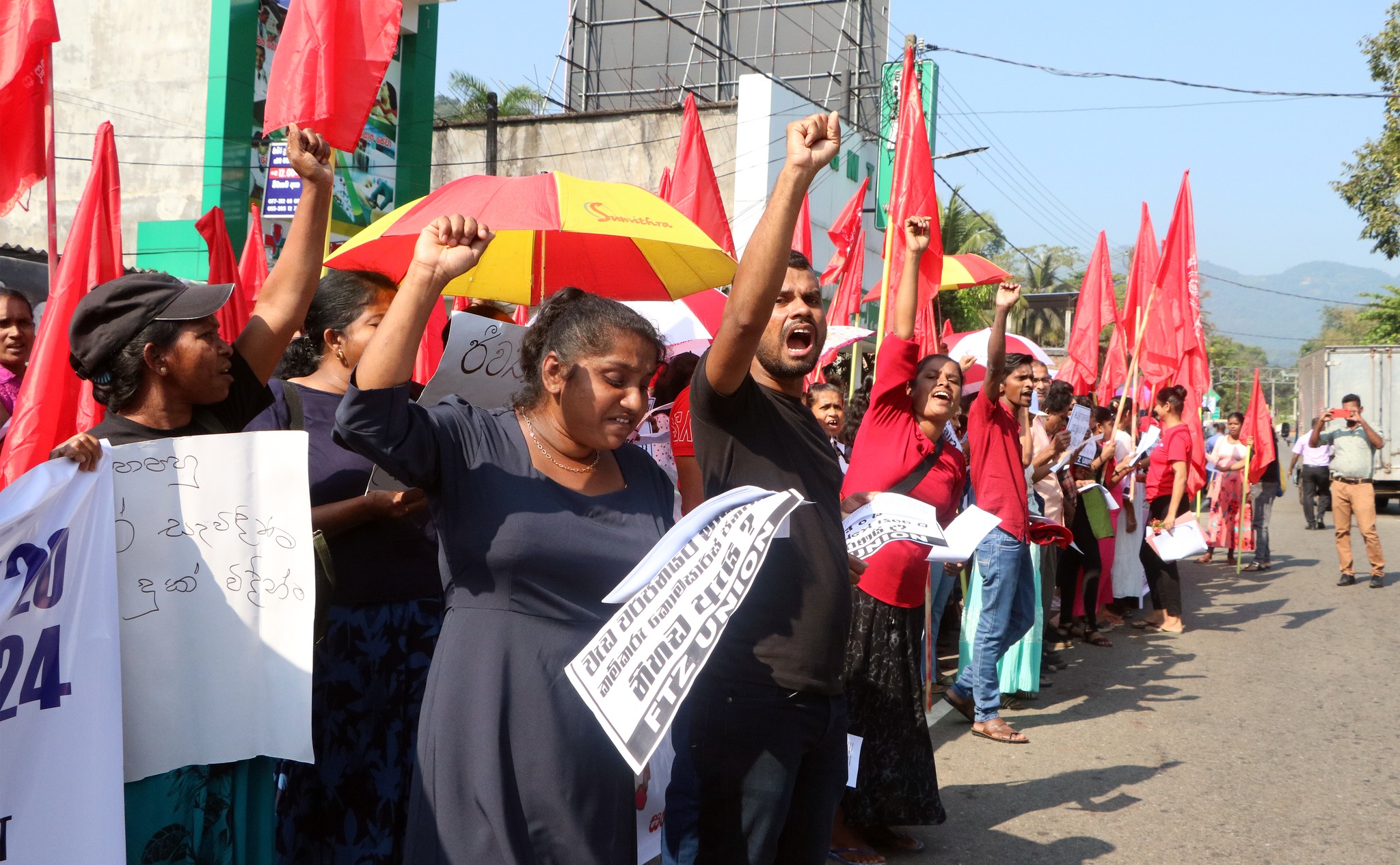 Workers protesting at the Sumithra Hasalaka factory on the one month anniversary of the strike